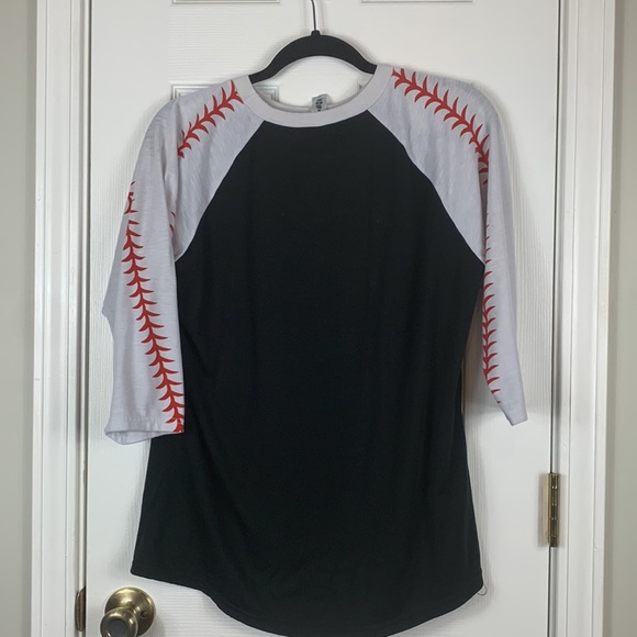 Iltex black tee shirt with white and red baseball themed sleeves size medium. - Picture 5 of 5